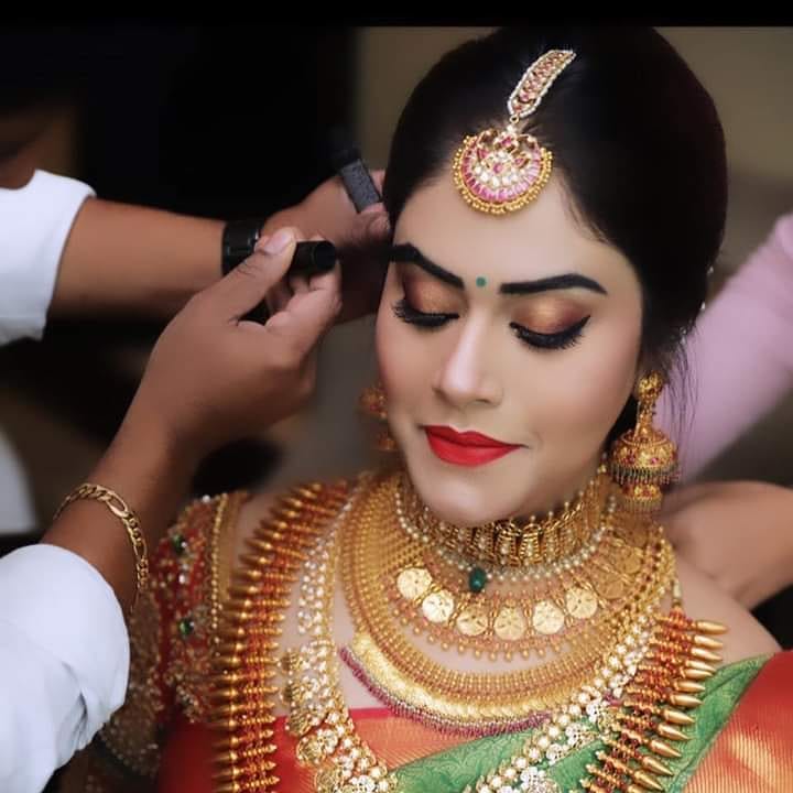50 Latest Bridal Makeup tips and trends for Indian bride-3