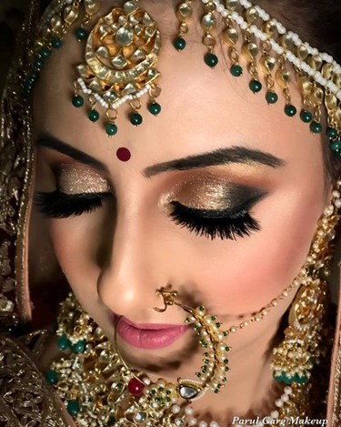 Kriti Sanon is a visual delight in smokey-eye makeup, Rakul Preet Singh  looks magical in ethereal lehenga